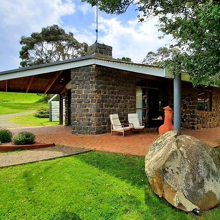 Rockbank Retreat Acomodação com café da manhã Ryanston Exterior foto